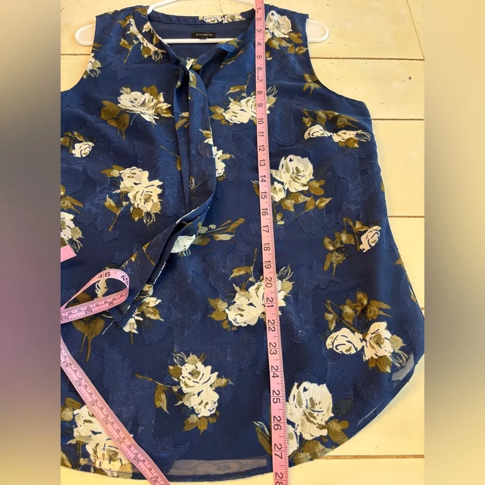 Talbots Floral Sleeveless Top Women’s Medium Tie Neck Navy Blue Blouse Office - Picture 9 of 10